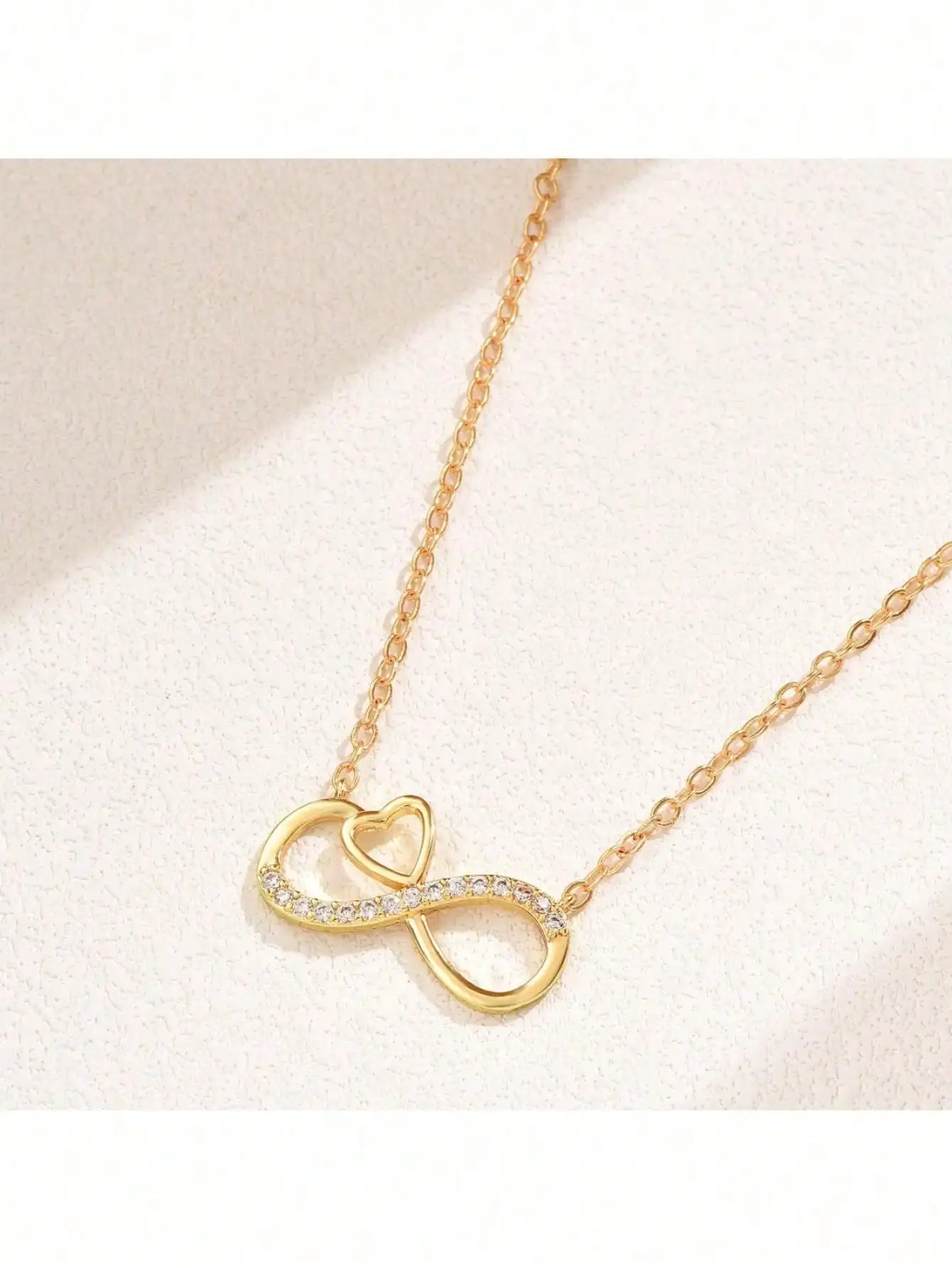 INFINITY HEART PENDANT — detail view