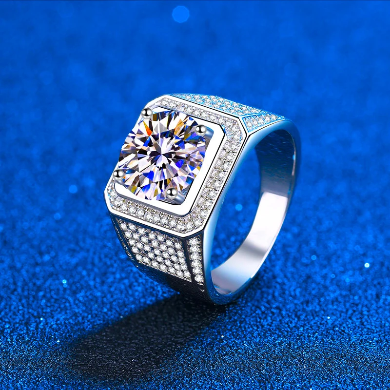 MEN'S MOISSANITE SIGNET